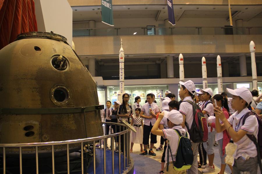 访问航空航天基地-01