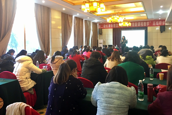刘学惠老师在为学员做精彩讲解